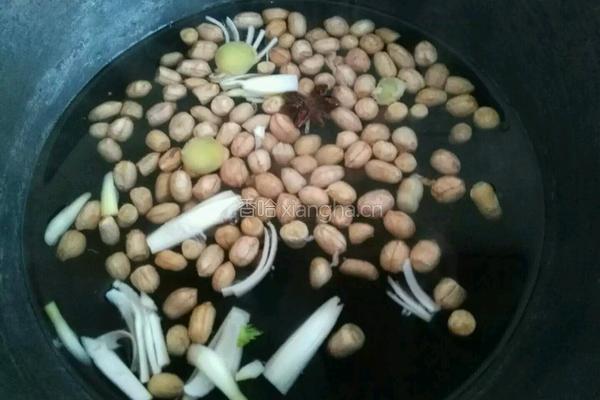 西芹炝拌花生米的做法图解2