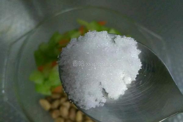 西芹炝拌花生米的做法图解6