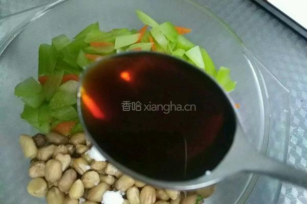 西芹炝拌花生米的做法图解7
