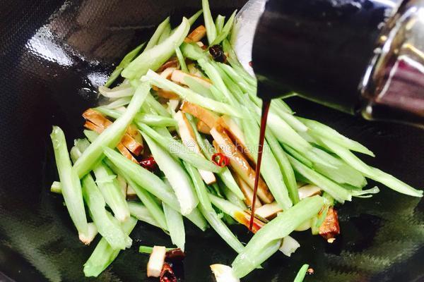 西芹炒豆干的做法图解7
