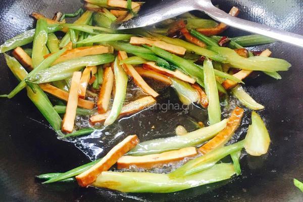 西芹炒豆干的做法图解9