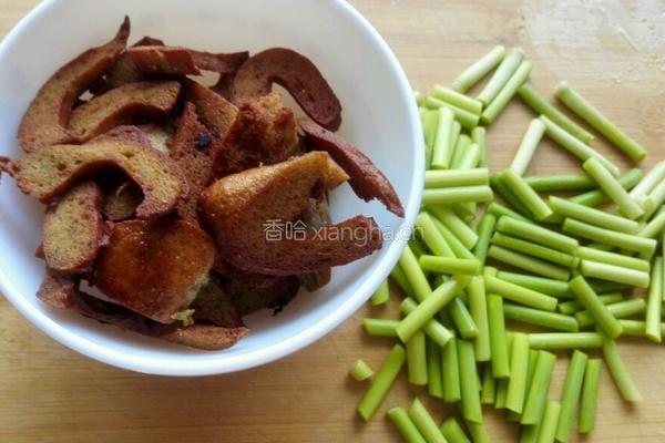 蒜薹炒窝头的做法图解5
