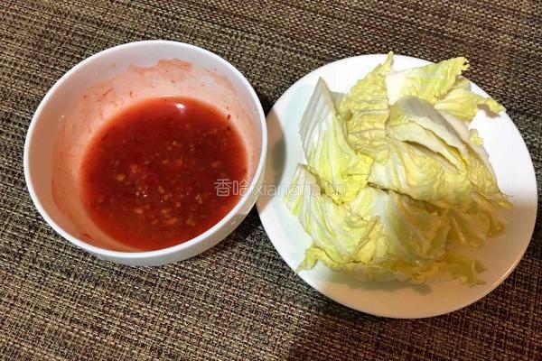 蒜蓉辣椒酱炒年糕的做法图解2