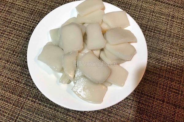蒜蓉辣椒酱炒年糕的做法图解4