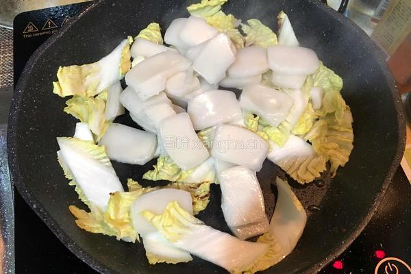 蒜蓉辣椒酱炒年糕的做法图解6