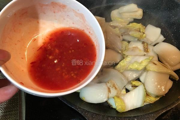 蒜蓉辣椒酱炒年糕的做法图解7