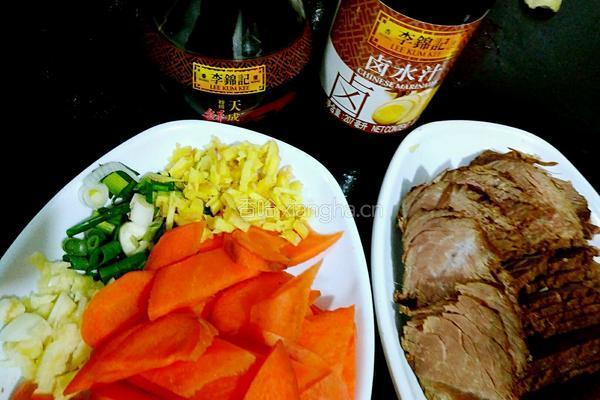 红萝卜炒牛肉的做法图解1