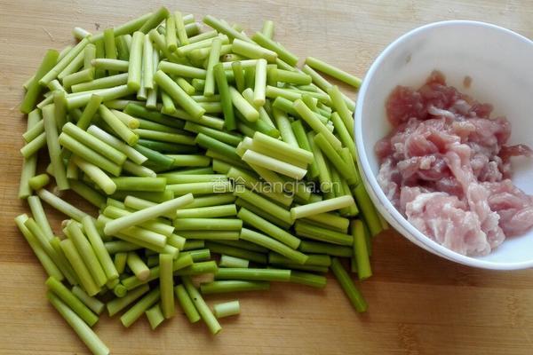 蒜薹炒肉的做法图解2