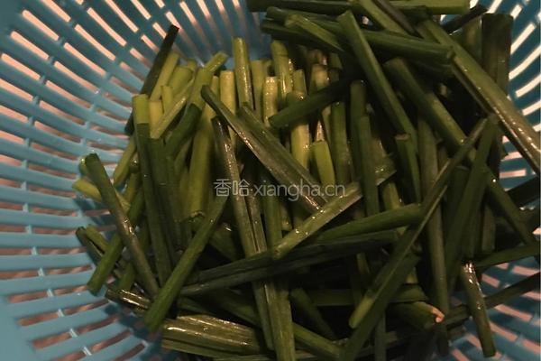 韭菜花炒河虾的做法图解3