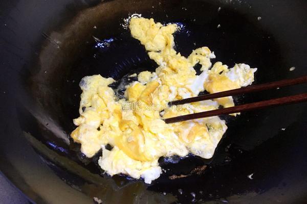 青椒火腿肠炒蛋的做法图解6