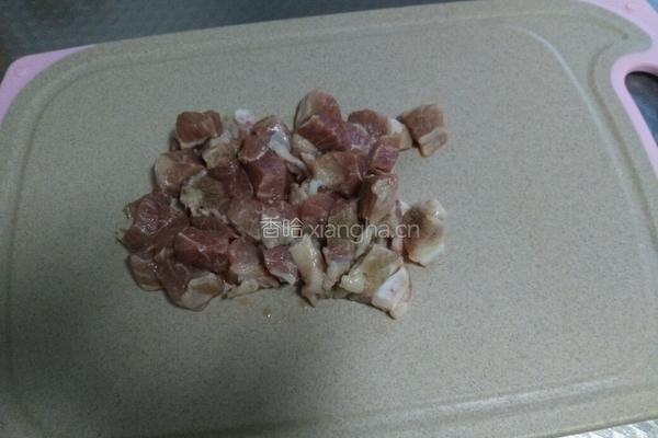 板栗糖醋肉的做法图解3
