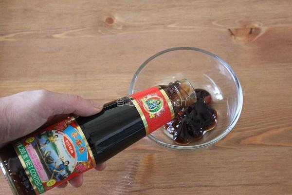黄豆酱豉油蒸鲈鱼的做法图解6