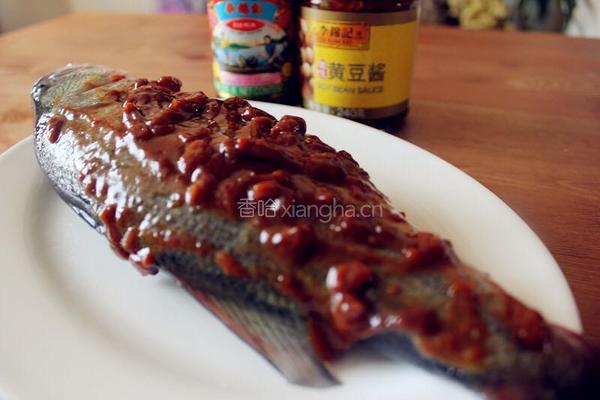黄豆酱豉油蒸鲈鱼的做法图解8