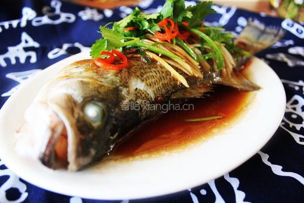 黄豆酱豉油蒸鲈鱼的做法图解14