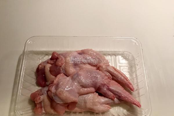 鸡翅包饭的做法图解1