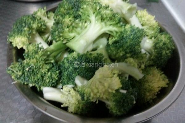 蚝油西蓝花虾仁的做法图解2