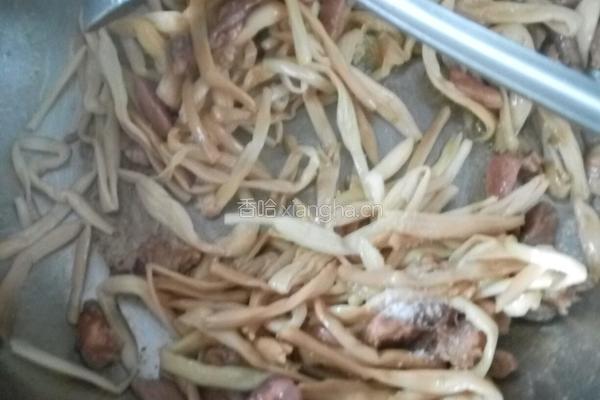 黄花菜炒肉的做法图解7