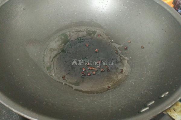 蒜蓉辣酱肉末黄豆粒的做法图解2
