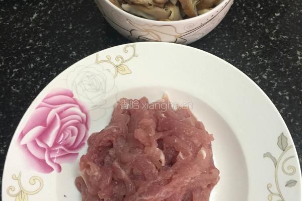 肉丝香菇捞河粉的做法图解3