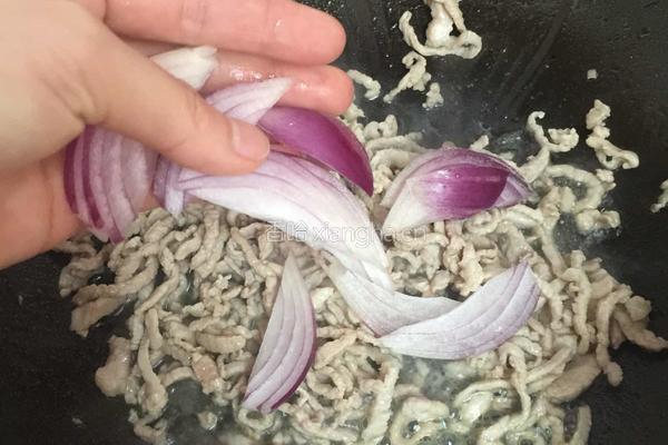 肉丝香菇捞河粉的做法图解4