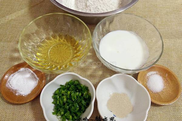 香葱味苏打饼干的做法图解2