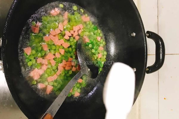 豌豆火腿肠的做法图解3