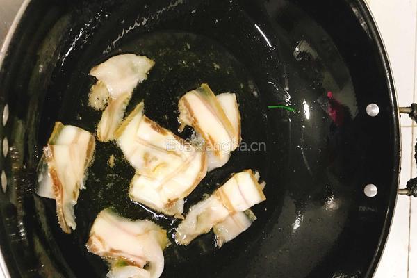 蒜苗腊肉炒土豆丝的做法图解3