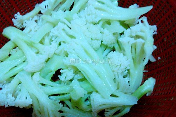 肉片炒花菜的做法图解3