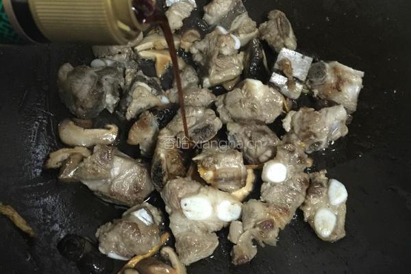 蚝油排骨香菇腊肠饭的做法图解7