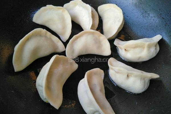 锅贴大饺子的做法图解26