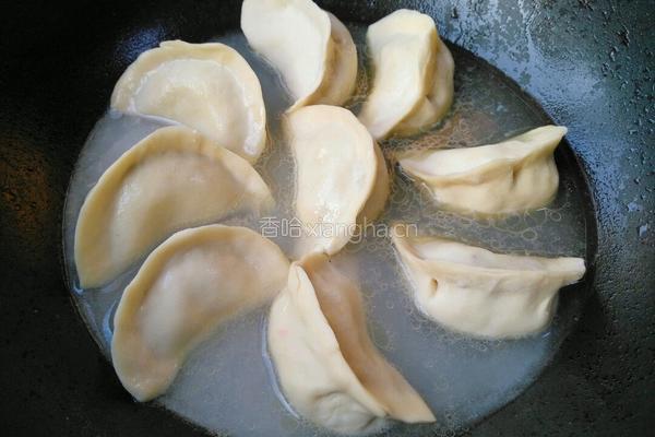 锅贴大饺子的做法图解28
