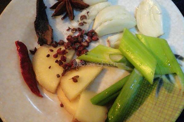 土豆炖鸡块的做法图解3