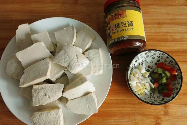 黄豆酱烧豆腐的做法图解1