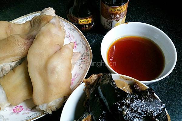 卤猪脚的做法图解7