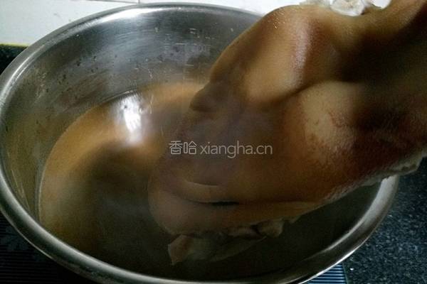 卤猪脚的做法图解13