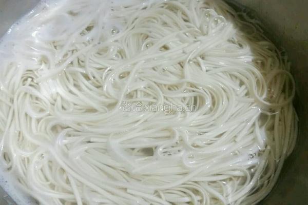 黄豆酱拌面的做法图解2