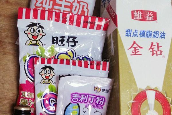 草莓慕斯蛋糕的做法图解1