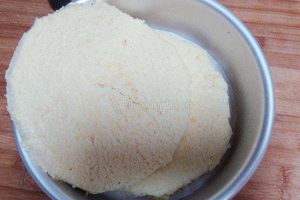 草莓慕斯蛋糕的做法图解2