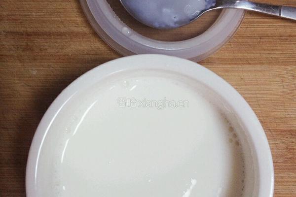 草莓慕斯蛋糕的做法图解3