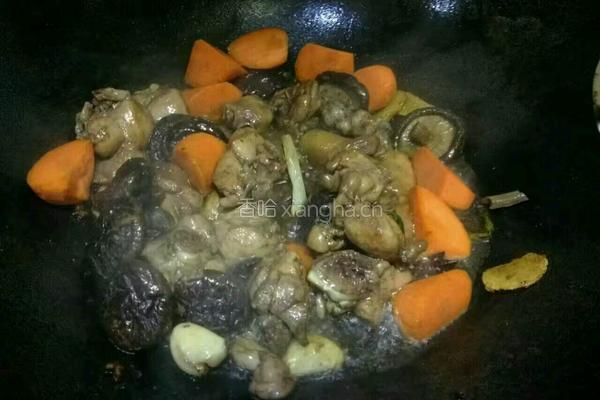 胡萝卜香菇焖鸡腿的做法图解9