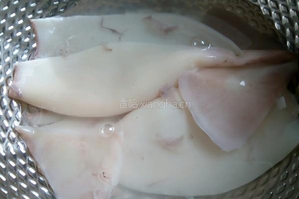 酱烧鱿鱼的做法图解1
