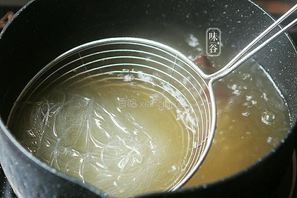 木耳黄花菜拌粉丝的做法图解5