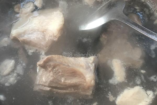 排骨米面的做法图解2