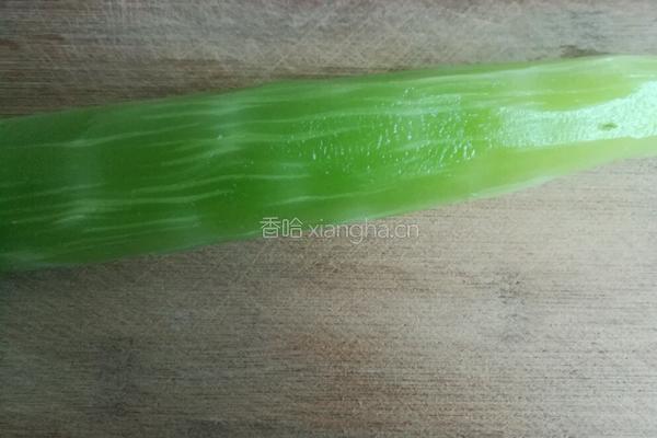 凉拌莴笋丝的做法图解1
