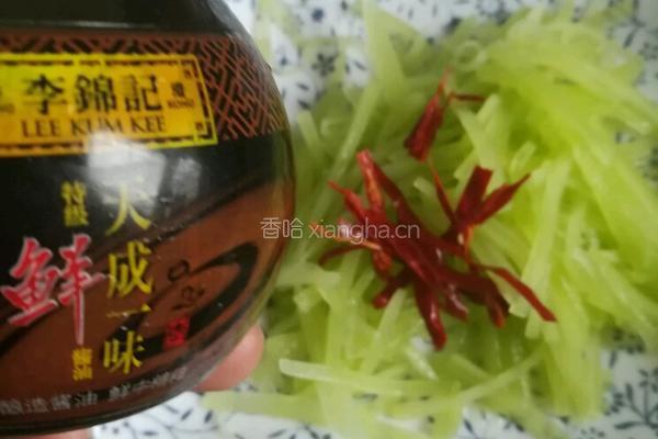 凉拌莴笋丝的做法图解4