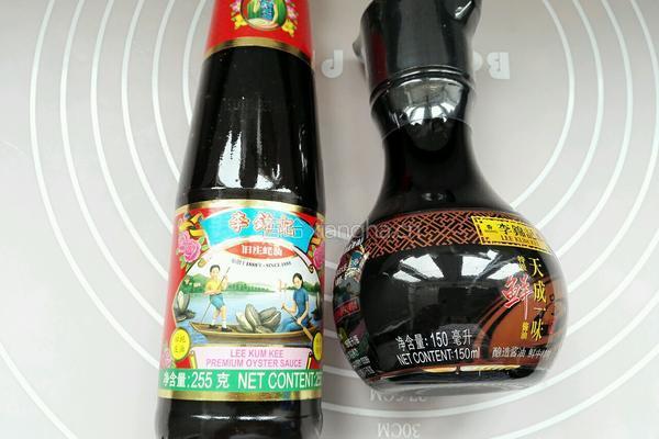 蚝油素炒面条的做法图解1