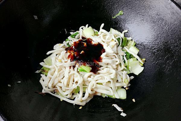 蚝油素炒面条的做法图解9