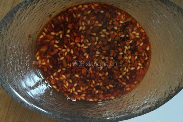 尖椒红油变蛋的做法图解4