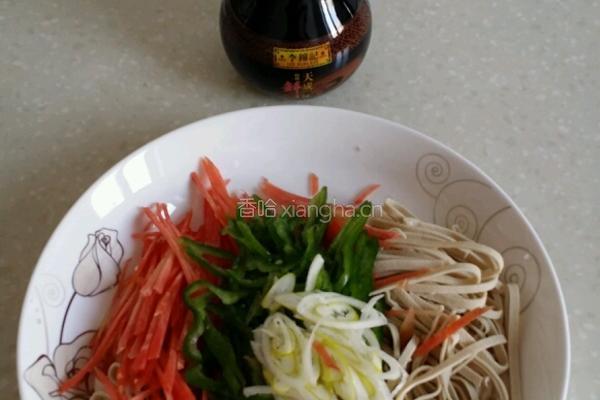 凉拌豆腐皮的做法图解2