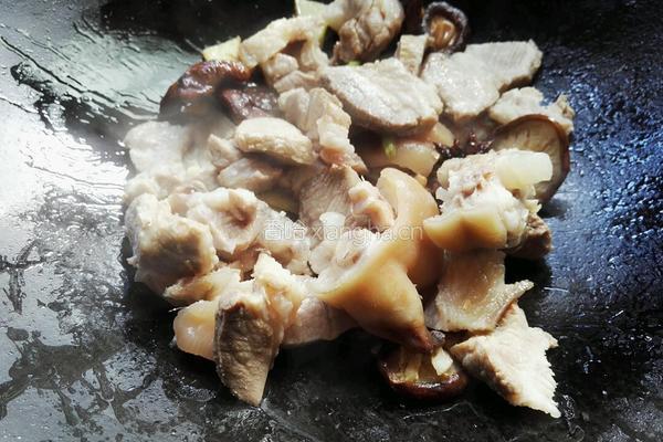 板栗猪蹄的做法图解10